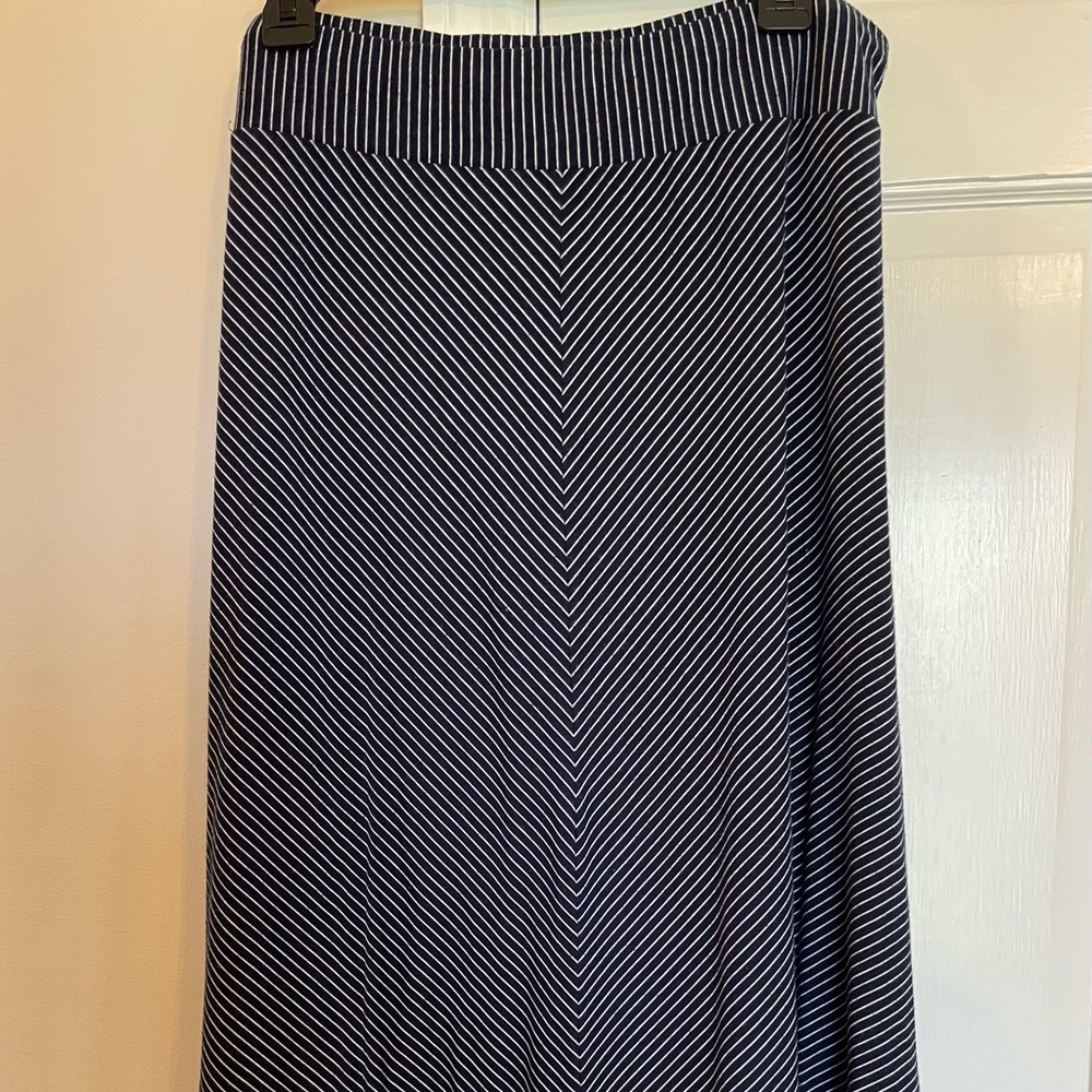 Navy knit skirt is a longer length of 32 inches.